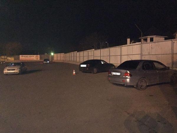 В Пятигорске иномарка въехала в ограждение парковки, пострадала автоледи